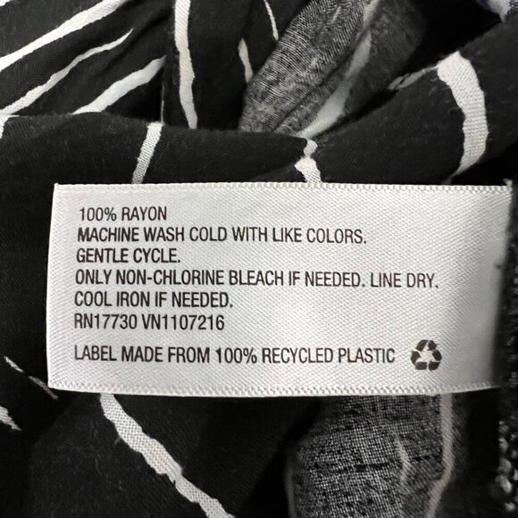 Merona Women’s Sleeveless Romper Black/White Tie Waist Size Small Pockets - Picture 8 of 8